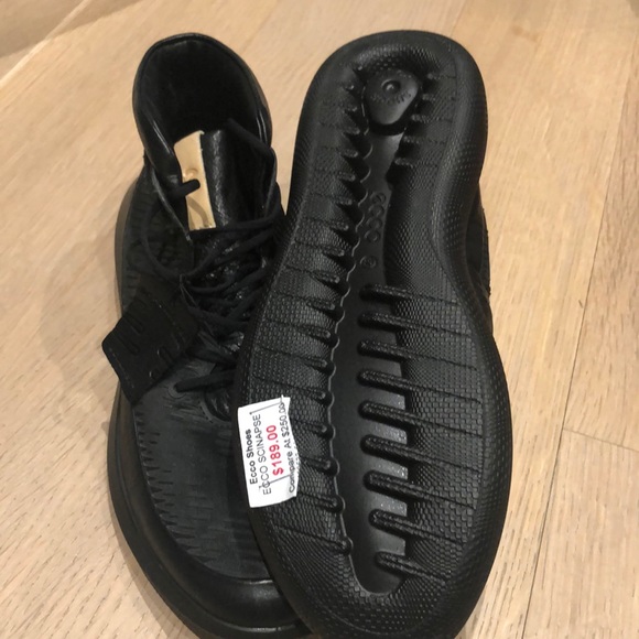 Ecco Shoes - Picture 3 of 3